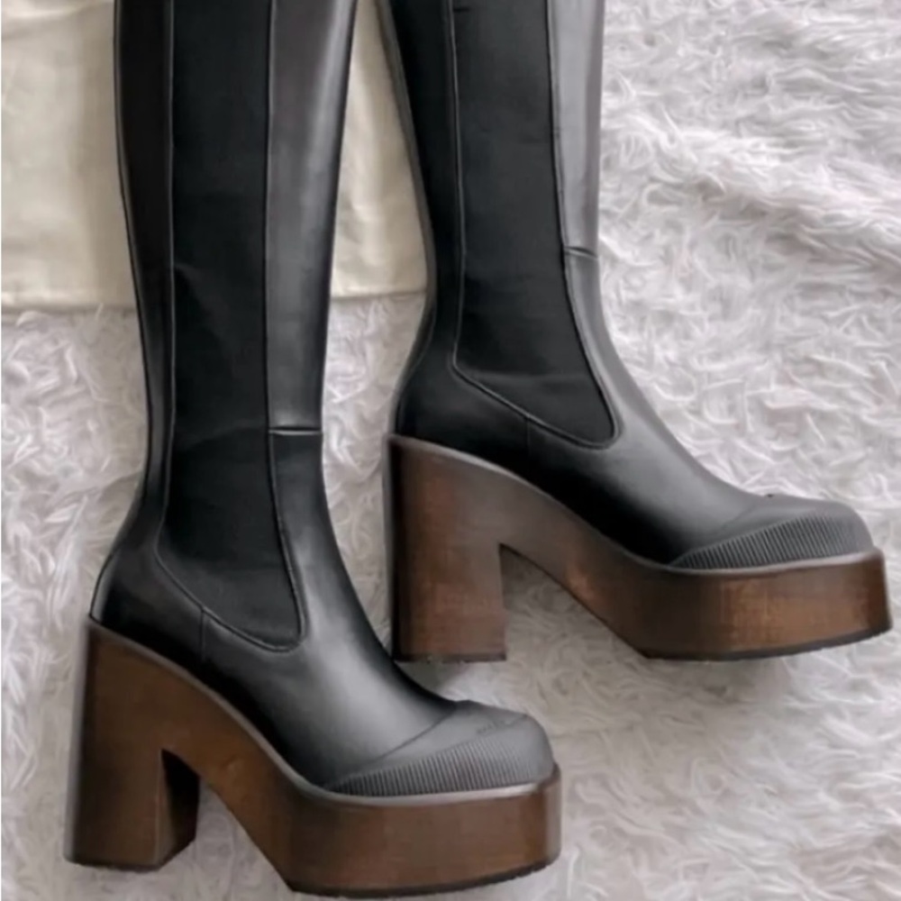 Bally
Leather boots
EU 40 US 10
Black, Leather